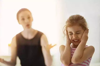 孩子患有双相情感障碍,家长应该如何与他相处?